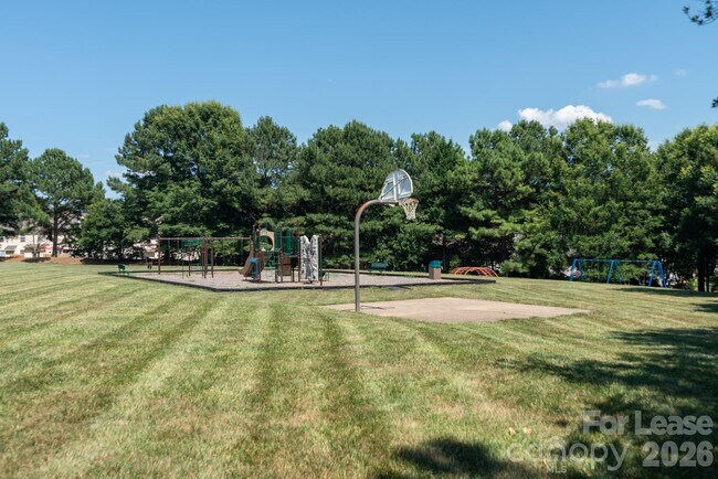 Building Photo - 106 Clarendon St