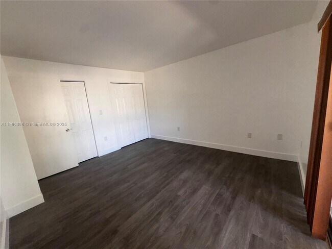 Building Photo - 8405 SW 137th Ave