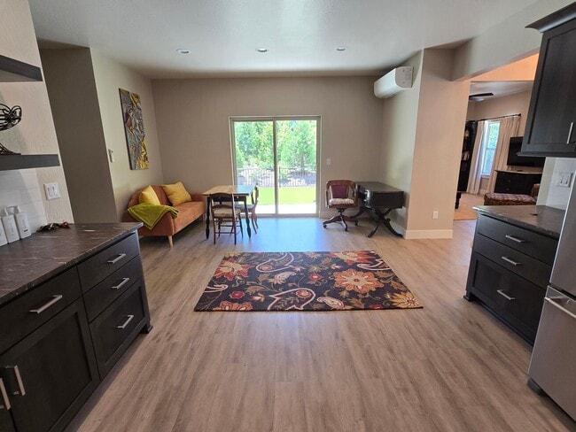Building Photo - 3 bed 2 bath  Home for Rent in Talent