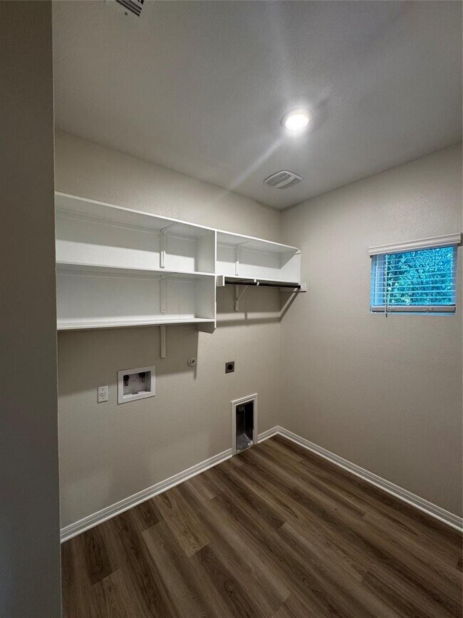 Building Photo - 905 Copper Frond Way