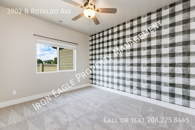 Building Photo - 3902 N Rotaldo Ave