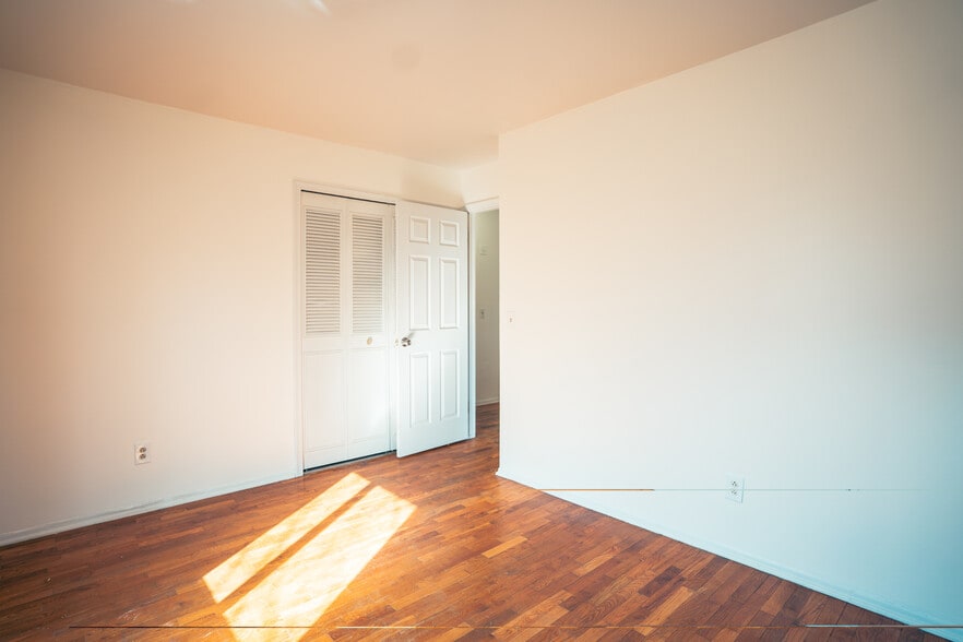 Building Photo - 1490 Brady Ave