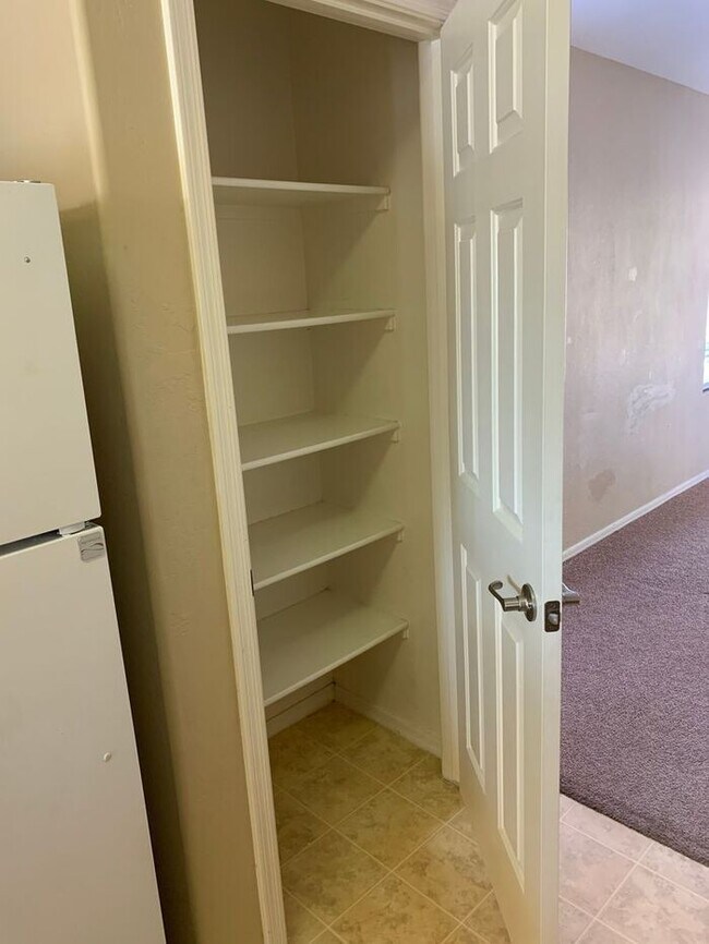 Building Photo - COMING SOON! Bright, Open Floorplan - Close to Freeways