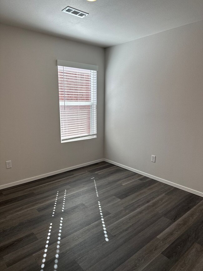 Building Photo - *Pre-leasing* Three Bedroom | Two Bath Hom...
