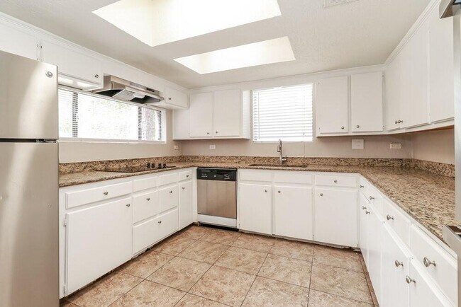 Building Photo - 17803 Villa Way Dr