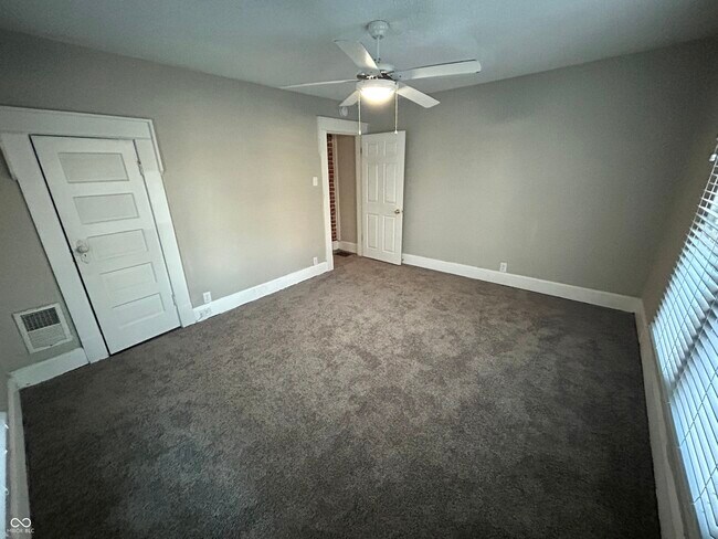 Building Photo - 1134 Lasalle St