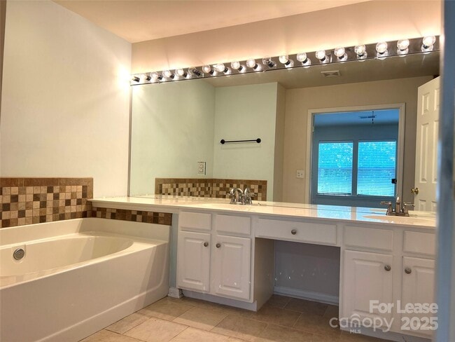 Building Photo - 15022 Northsprings Dr