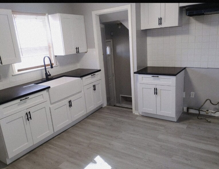 Building Photo - 7601 Heyden