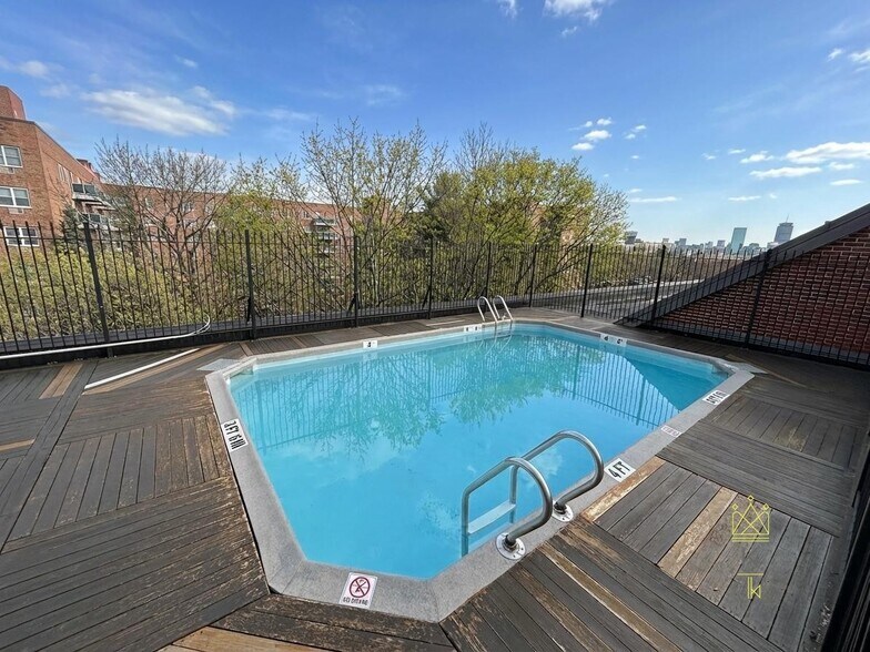 Building Photo - 135 Pleasant St