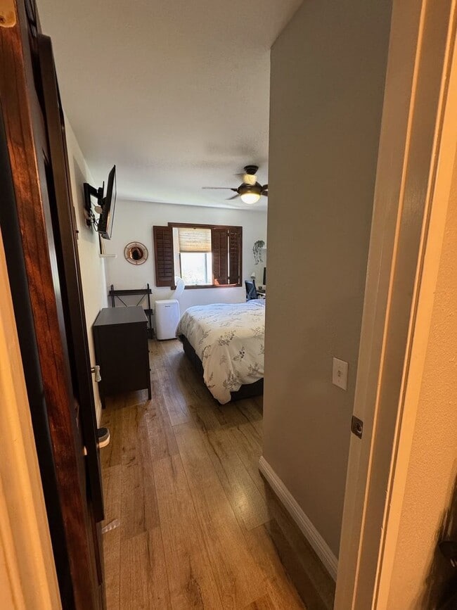 Building Photo - Special!! Spacious 1 bedroom condo central...