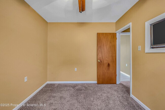 Building Photo - 1701 Green Ridge St