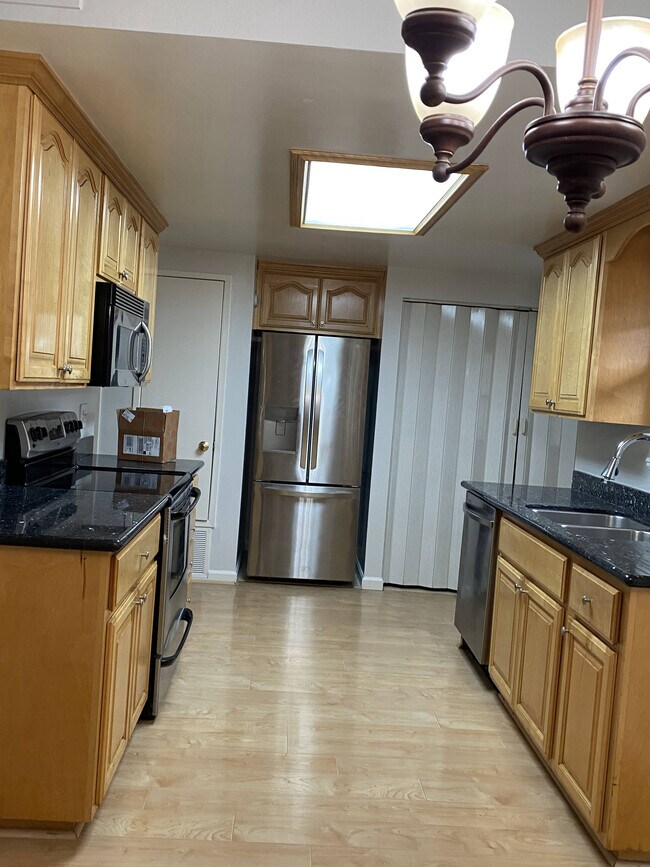 Building Photo - 4971 Ponderosa Ter