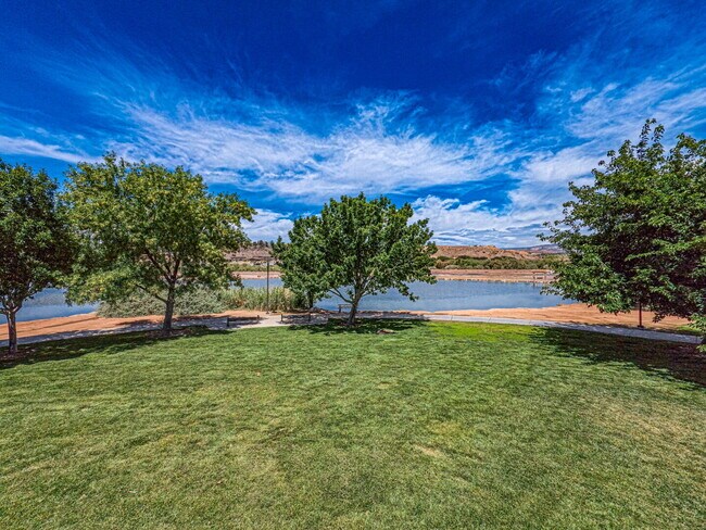 Building Photo - 2478 E Springs Dr