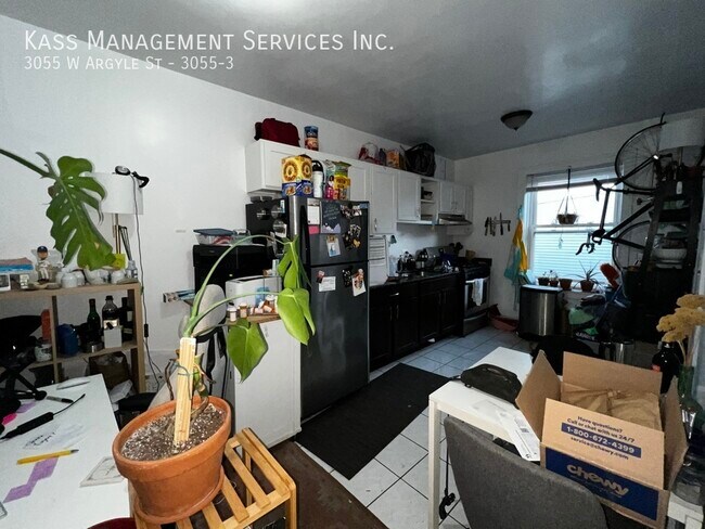 Building Photo - 3055 W Argyle St