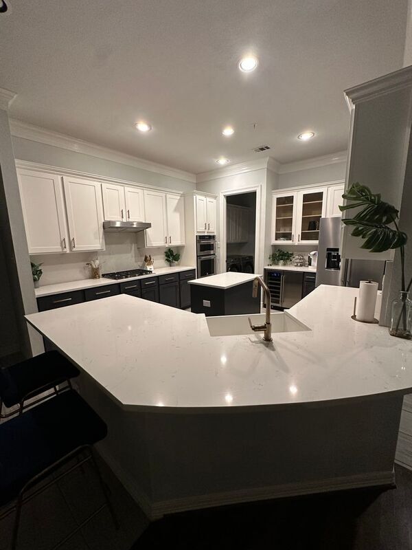 Building Photo - 1004 Colonial Dr