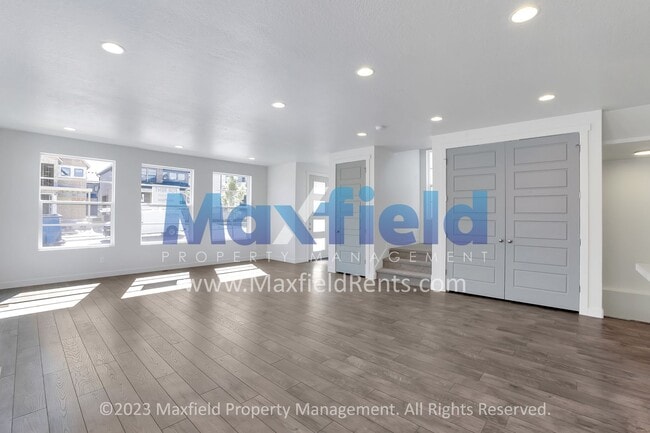 Building Photo - EV Friendly, Pool Access, Modern Luxury Sc...
