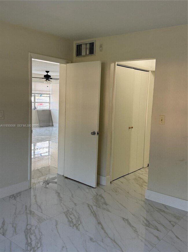 Building Photo - 1400 NE 191st St