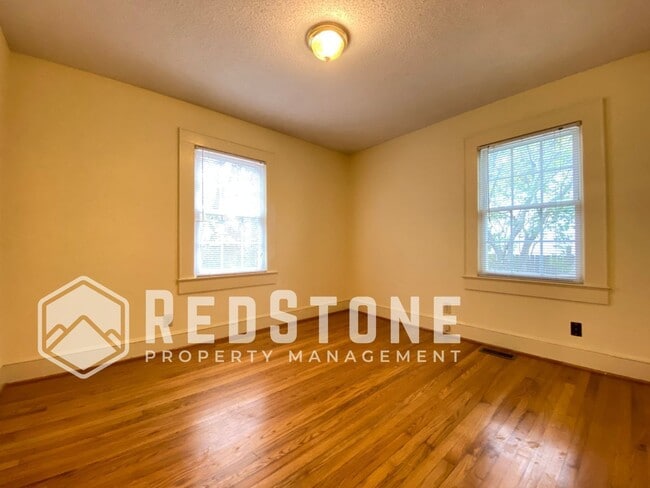 Building Photo - 219 W Summerbell Ave