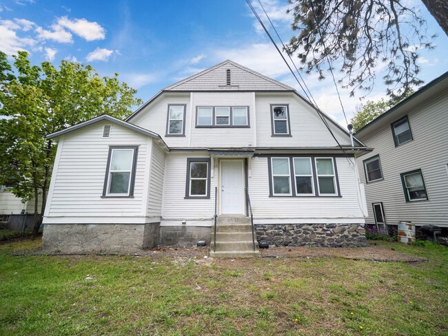 Building Photo - 1618 W 8th Ave