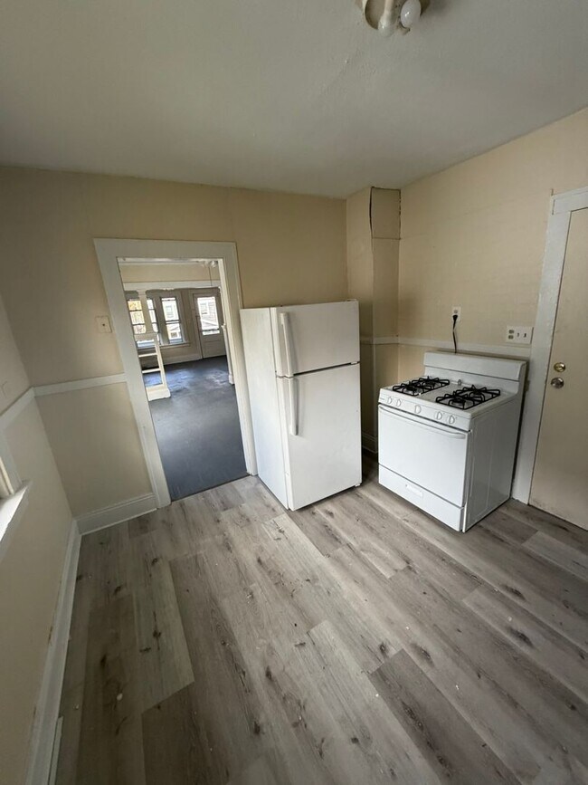 Building Photo - 12706 Parkhill Ave