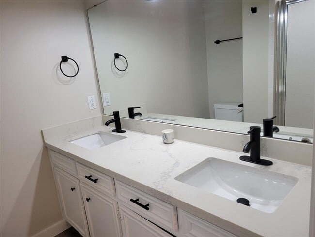 Building Photo - 1409 Drexel Dr