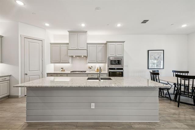 Building Photo - 1000 Redbrick Ln