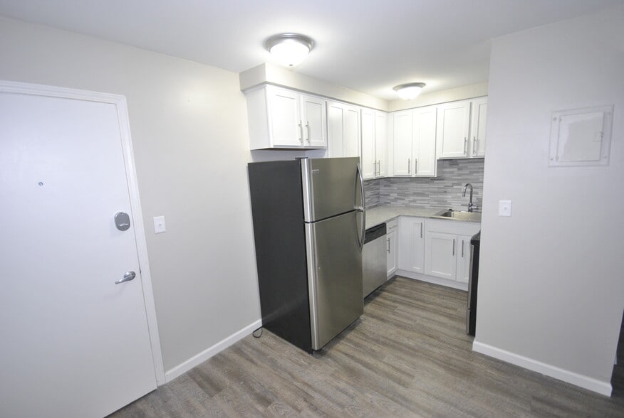 Building Photo - 728 S Main St