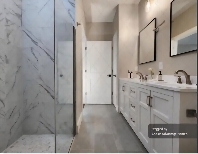 Mstr On-suite Bath - 6384 W Flanders Ln