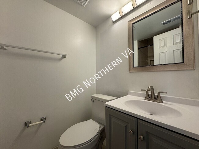 Building Photo - 7343 Rokeby Dr