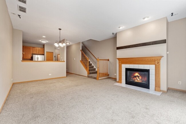 Building Photo - 2442 Oneida Ln