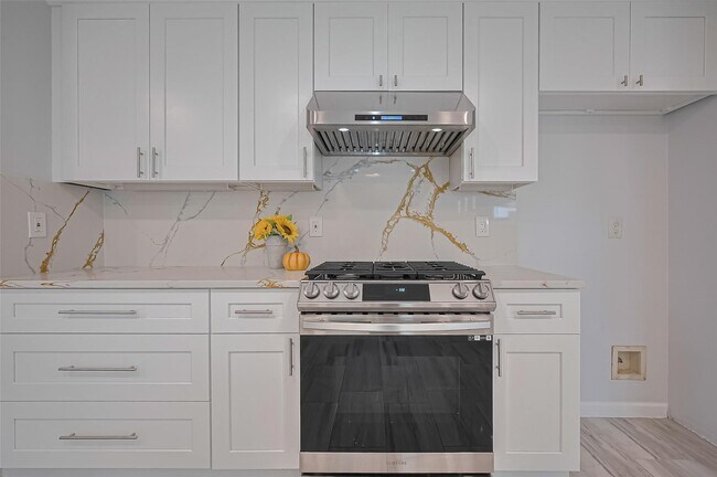 Building Photo - 5914 Clerkenwell Dr