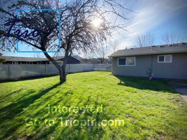 Building Photo - 3515 E Amazon Dr