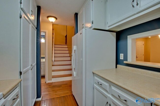 Building Photo - 3018 Live Oak Ln SW