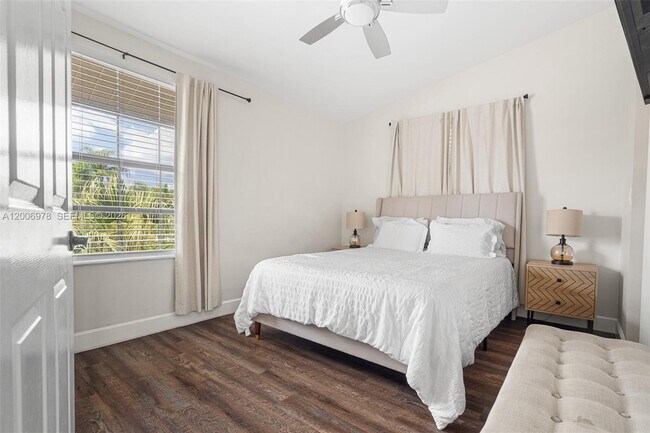 Building Photo - 9161 Vineyard Lake Dr