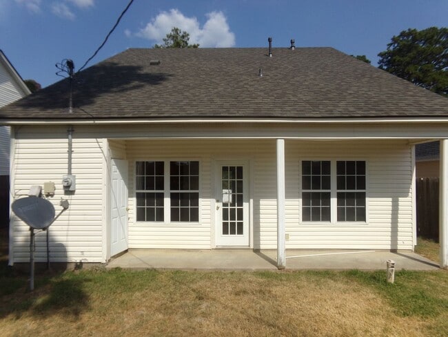 Building Photo - 901 Cook St