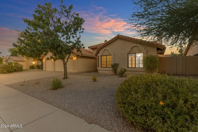 Building Photo - 387 W Larona Ln