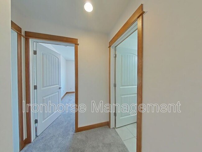 Building Photo - 5471 Glenellen Dr