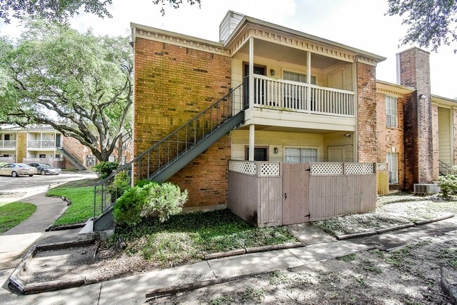 Building Photo - 2626 Holly Hall St