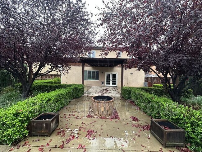 Building Photo - 3842 W Buena Vista Ave