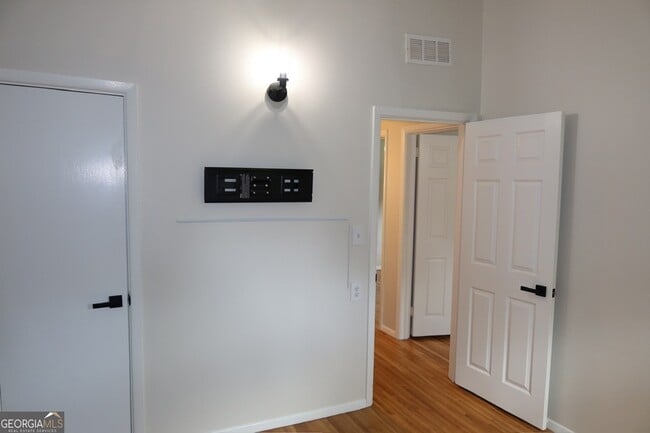 Building Photo - 39 Willow Dr