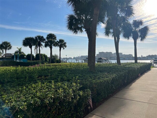 Building Photo - 670 Island Way