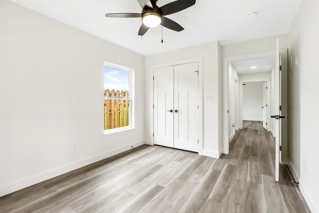 Building Photo - 503 W Sallier St