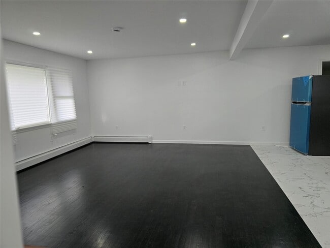 Building Photo - 1050 Karshick St
