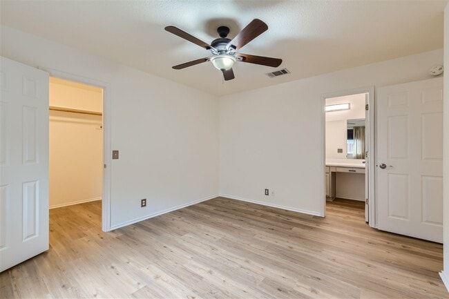 Building Photo - 6937 Sabrina Dr