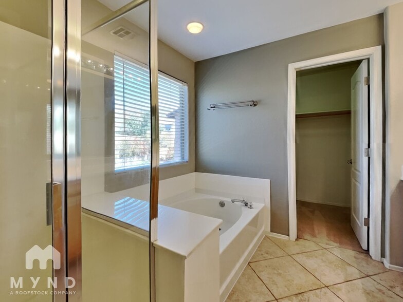 Building Photo - 2534 W Old Paint Trail