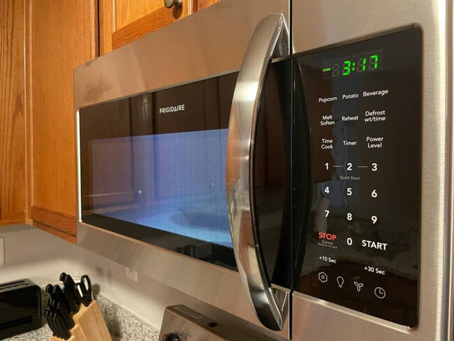 Building Photo - 3500 Clover Rd