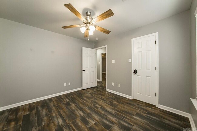 Building Photo - 31 Newcastle Dr