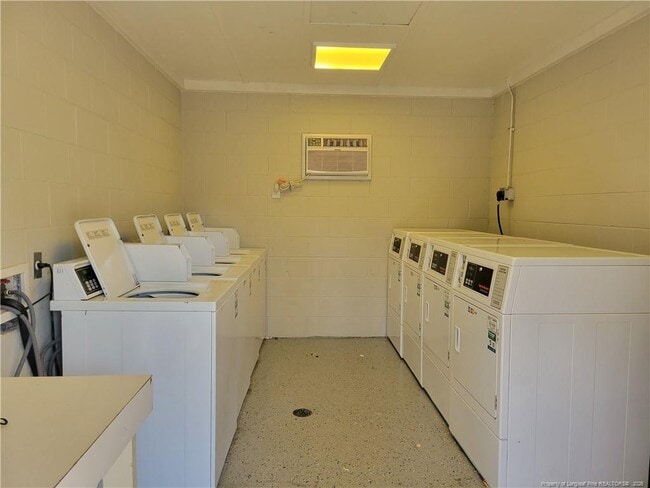 Building Photo - 945 Applewood Ln