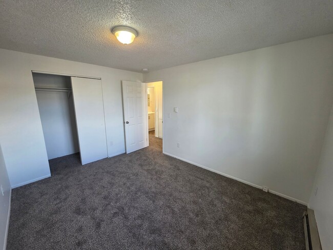 Building Photo - Newly Remodeled Townhouse in Spokane