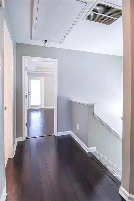 Building Photo - 587 Delbridge St NW